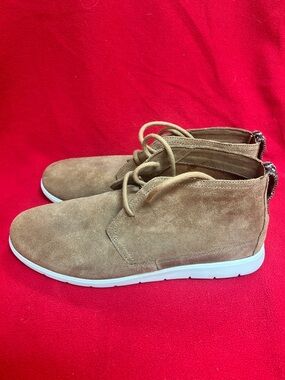 UGG Men's Suede Chukka Boots in Tan with White Sole Size 11 NWOT